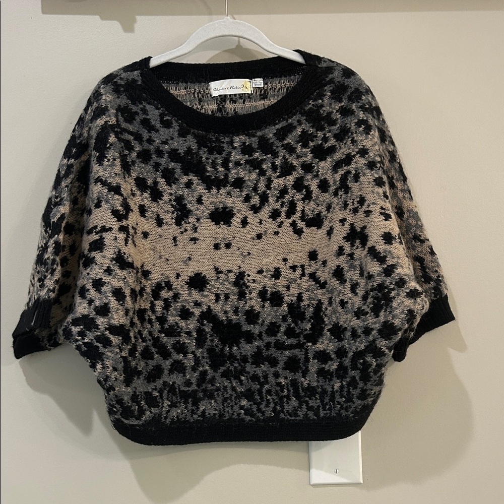 Charlie & Robin Women's Black and Tan Sweater